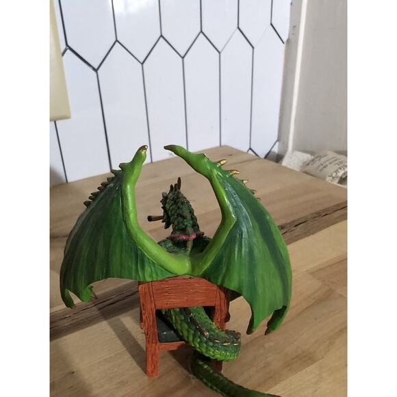 Hamilton Collection Foldin’ Freddy, Hold'em or Fold'em Poker, Dragon Figure Flaw - Picture 6 of 7